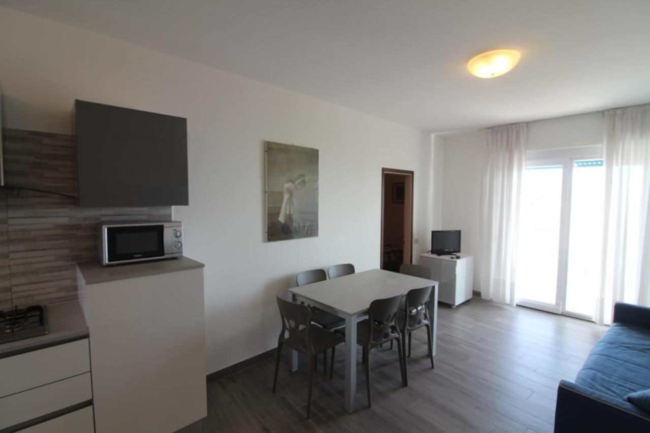 Appartamenti Puerto Do Sol Lignano Sabbiadoro Eksteriør bilde
